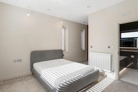 undefined, Brentford TW8