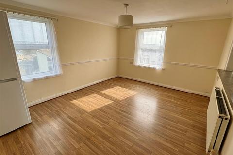 2 bedroom flat to rent, Hawkins Road, Newquay TR7