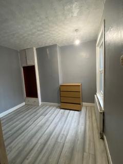 3 bedroom terraced house to rent, Leagrave Road, Luton LU3