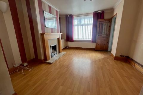 2 bedroom end of terrace house to rent, Bell Clough Road, Manchester M43