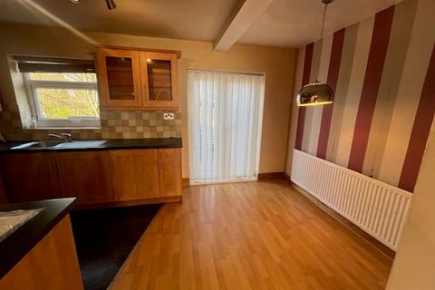 2 bedroom end of terrace house to rent, Bell Clough Road, Manchester M43