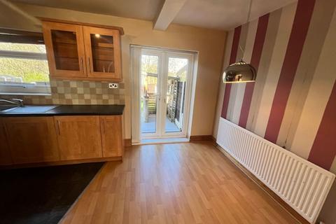 2 bedroom end of terrace house to rent, Bell Clough Road, Manchester M43