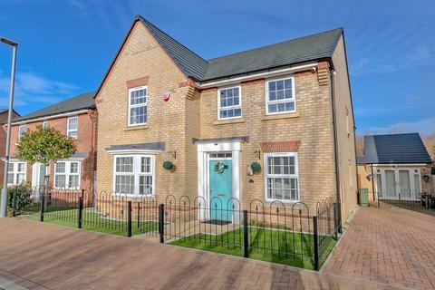 5 bedroom detached house for sale, Golden Hinde Gardens, Milton Keynes MK10