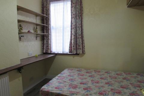 2 bedroom maisonette to rent, Herga Road, Harrow Wealdstone, Middlesex, HA3