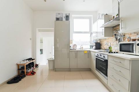 2 bedroom flat for sale, Lea Bridge Road, Leyton, London, E10