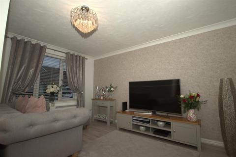 3 bedroom detached house for sale, Foxhunters Way, South Elmsall