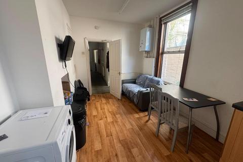 4 bedroom house to rent, Eton Place, Plymouth PL1
