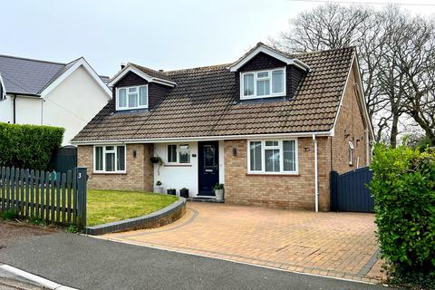 4 bedroom detached house for sale, Hilton Road, New Milton, Hampshire. BH25 5EZ