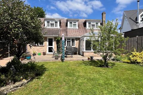 Hilton Road, New Milton, Hampshire. BH25 5EZ