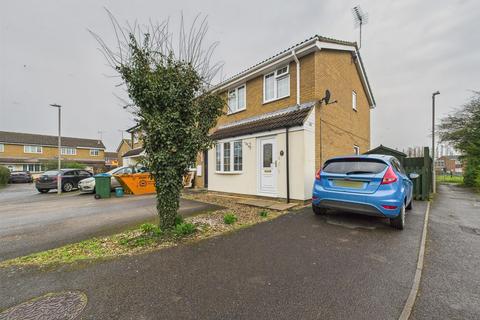 2 bedroom end of terrace house for sale, Cyclamen Place, Aylesbury HP21