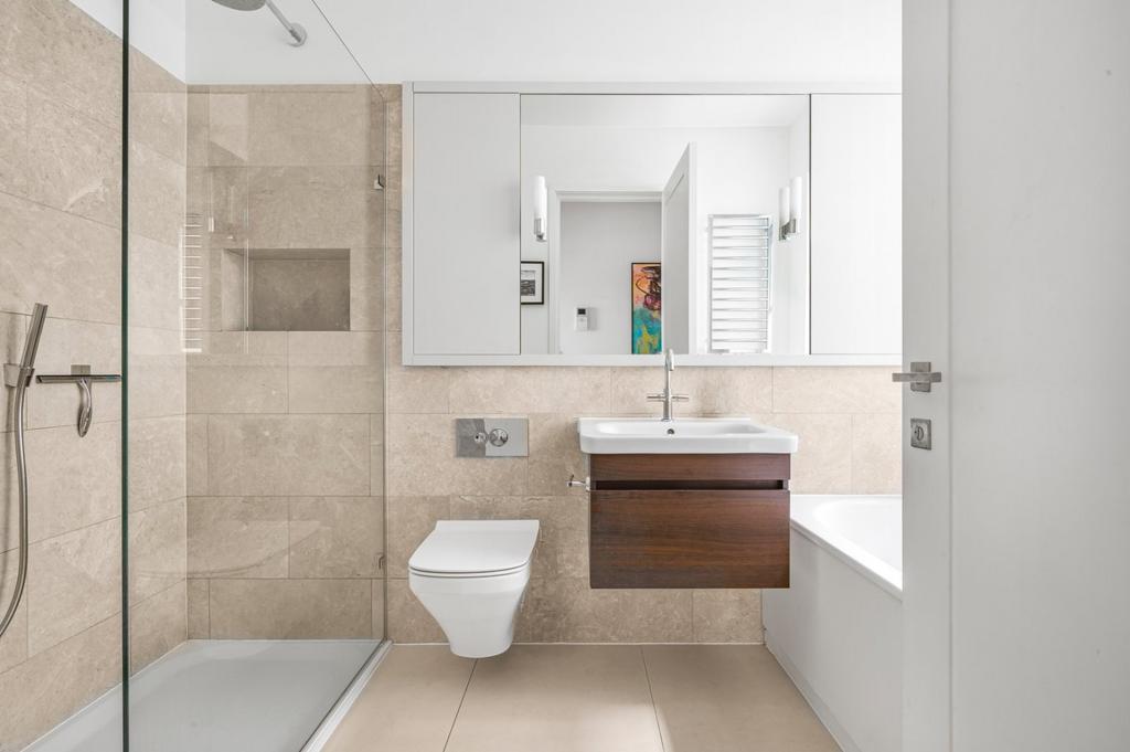 Apt 4 -Bathroom