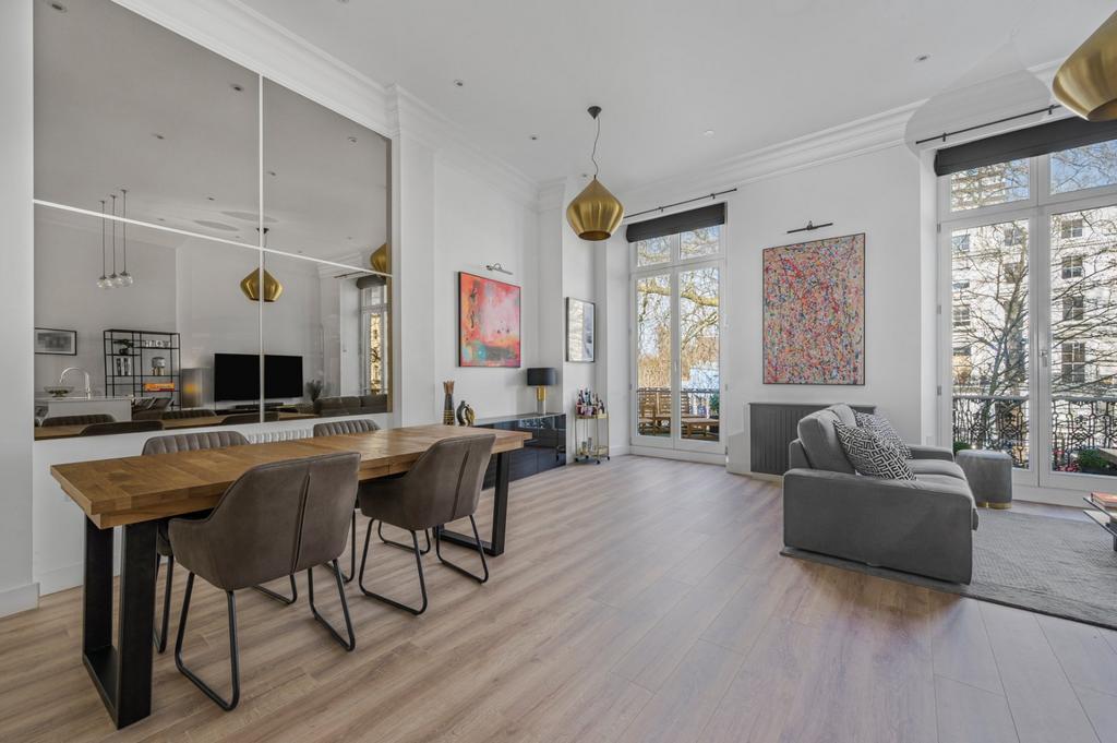 Apt 4 - Living Room