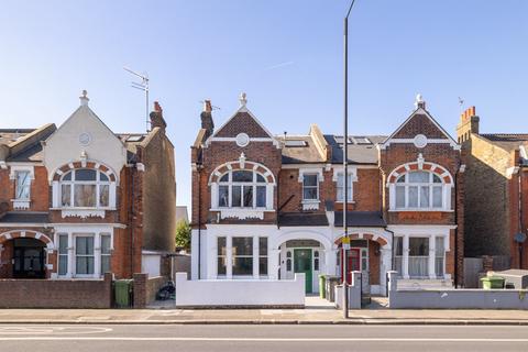 undefined, Fulham Palace Road, Fulham, Greater London