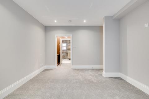 undefined, Fulham Palace Road, Fulham, Greater London