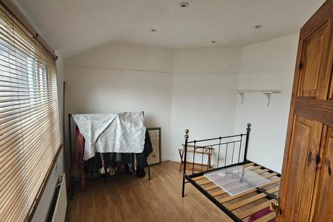 1 bedroom end of terrace house to rent, London CR0