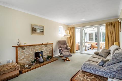 47 Paddock Way, Oxted, RH8 0LG