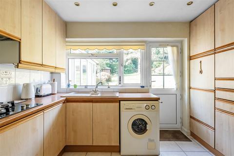 47 Paddock Way, Oxted, RH8 0LG