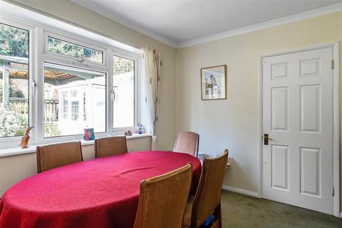 47 Paddock Way, Oxted, RH8 0LG