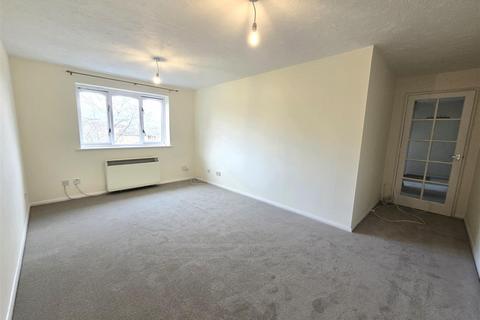 2 bedroom apartment to rent, Ascot Court, Aldershot GU11