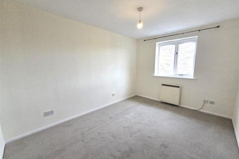 2 bedroom apartment to rent, Ascot Court, Aldershot GU11