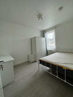 3 bedroom terraced house to rent, Hilda Road , London  E16