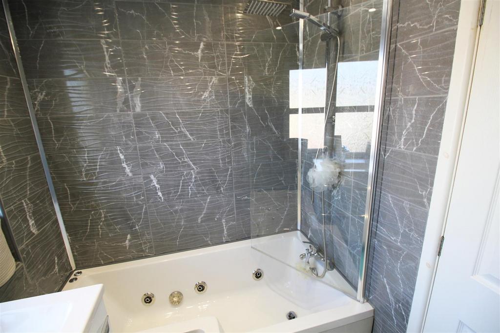 Bathroom..jpg