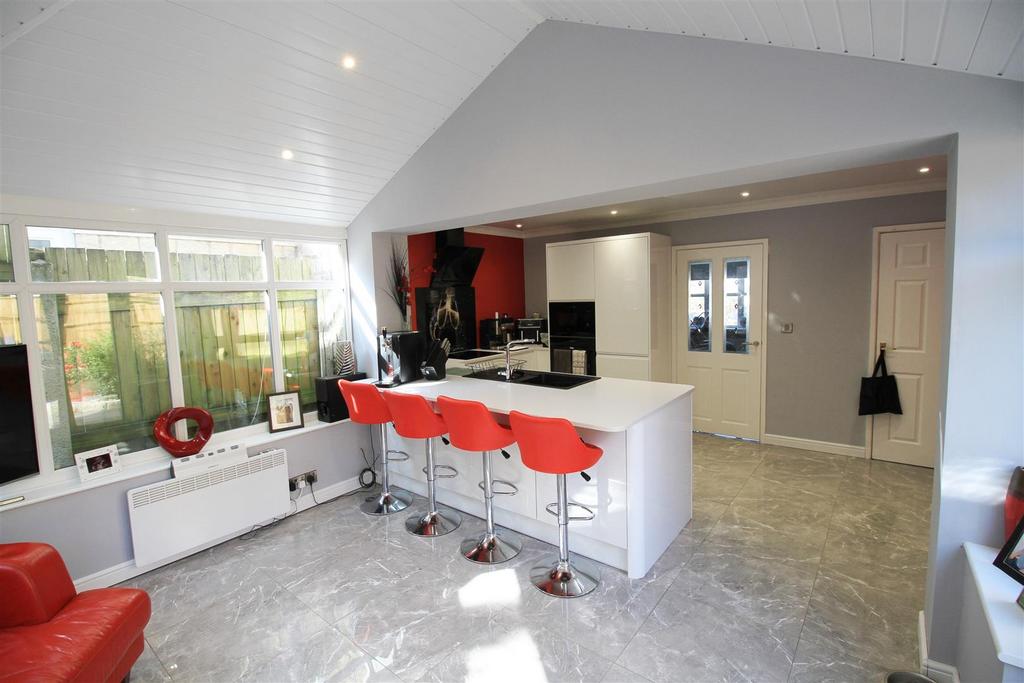 Dining Area.jpg
