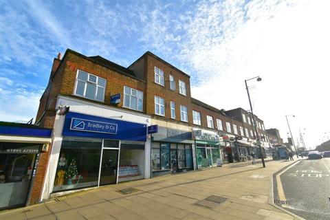 2 bedroom flat to rent, Victoria Road, Ruislip