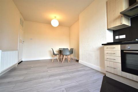 2 bedroom flat to rent, Victoria Road, Ruislip