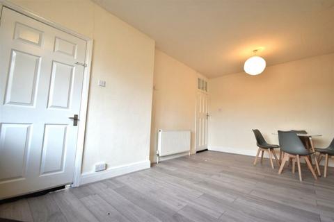 2 bedroom flat to rent, Victoria Road, Ruislip