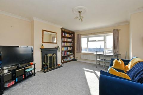 2 bedroom flat for sale, Sycamore Avenue, Dronfield, Derbyshire, S18 2HJ