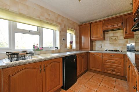 2 bedroom flat for sale, Sycamore Avenue, Dronfield, Derbyshire, S18 2HJ