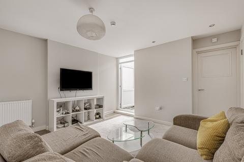 3 bedroom flat for sale, Salisbury Pavement, Dawes Road, London