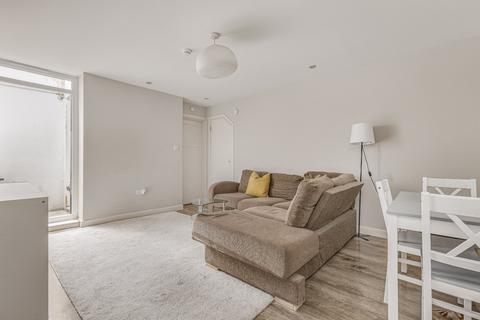 3 bedroom flat for sale, Salisbury Pavement, Dawes Road, London