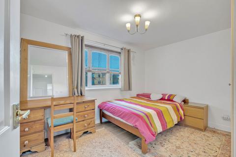 1 bedroom flat for sale, Upton Close, London NW2