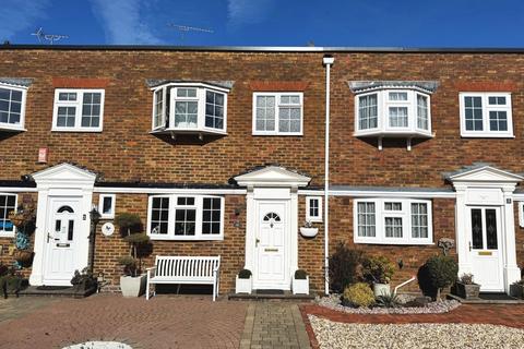 3 bedroom terraced house for sale, Shaftesbury Crescent, Staines-upon-Thames, Surrey, TW18