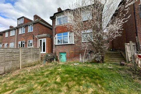 3 bedroom detached house to rent, Desborough Avenue, High Wycombe