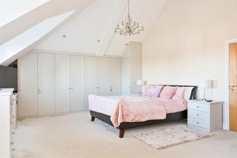 44 Ruden Way, Epsom, KT17 3LN