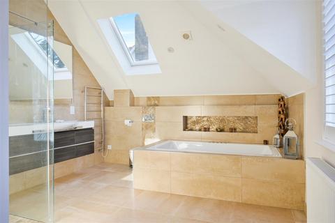 44 Ruden Way, Epsom, KT17 3LN