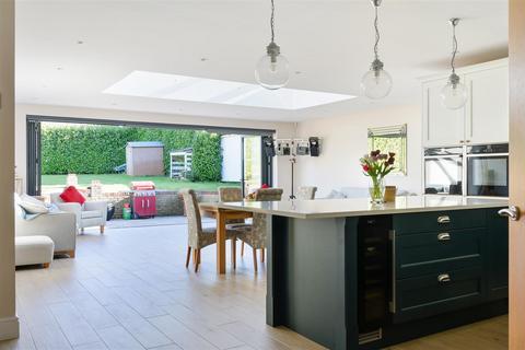 44 Ruden Way, Epsom, KT17 3LN