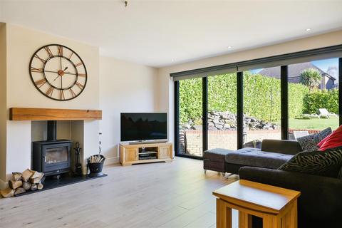 44 Ruden Way, Epsom, KT17 3LN