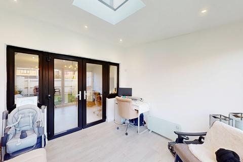 2 bedroom terraced house for sale, Oswald Close, Hornchurch RM12