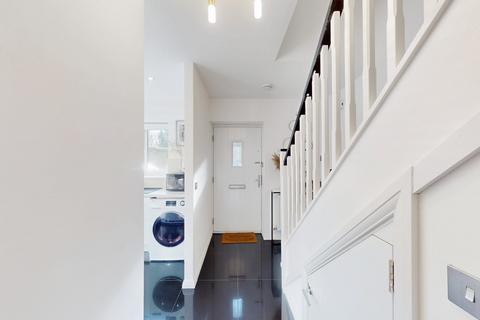 6 Oswald Close, Hornchurch, RM12 5DF