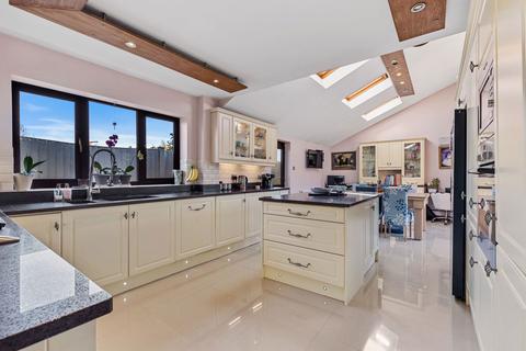 4 bedroom detached bungalow for sale, Pipers Close, Kettering NN15