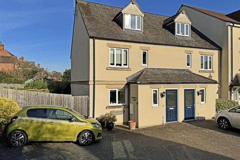 3 bedroom end of terrace house for sale, Bowman Mews, Stamford