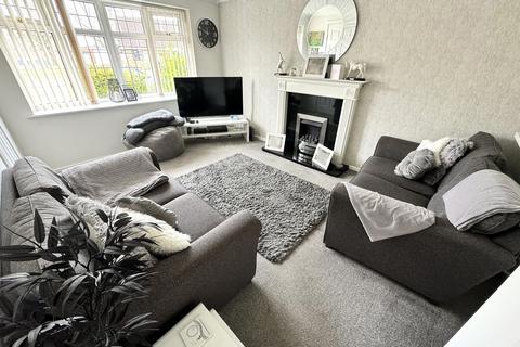 3 bedroom semi-detached house for sale, Highmoor Close, Willenhall