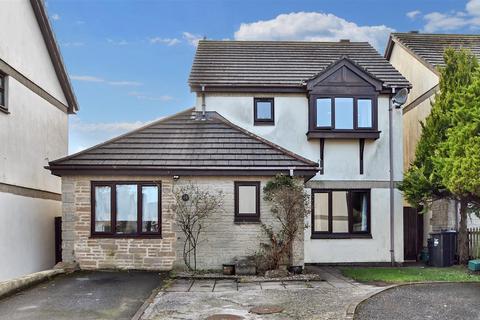 7 Pine Close, Helston, TR13 8QG