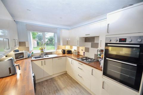 7 Pine Close, Helston, TR13 8QG