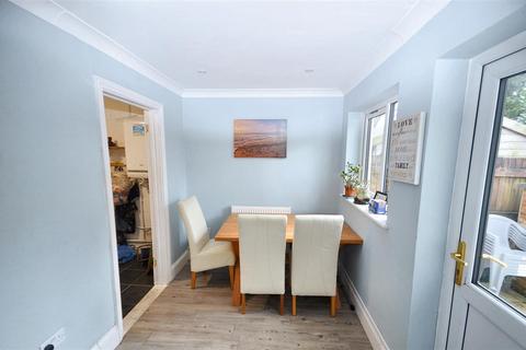 7 Pine Close, Helston, TR13 8QG