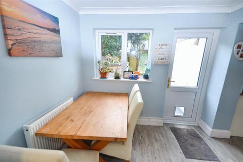 7 Pine Close, Helston, TR13 8QG